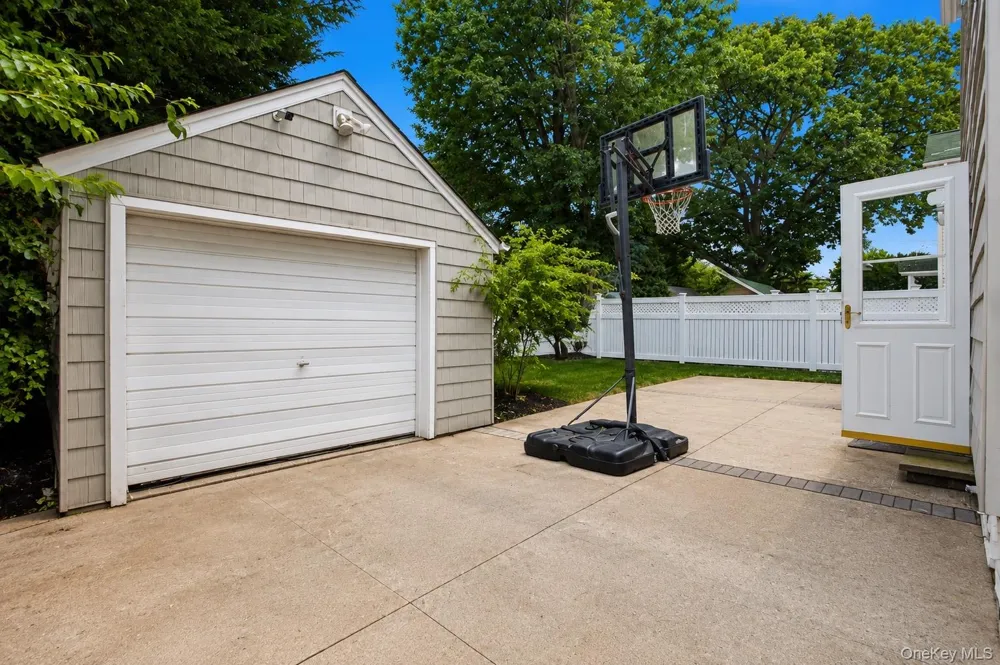 77 Driving Park Avenue Lynbrook, NY 11563
