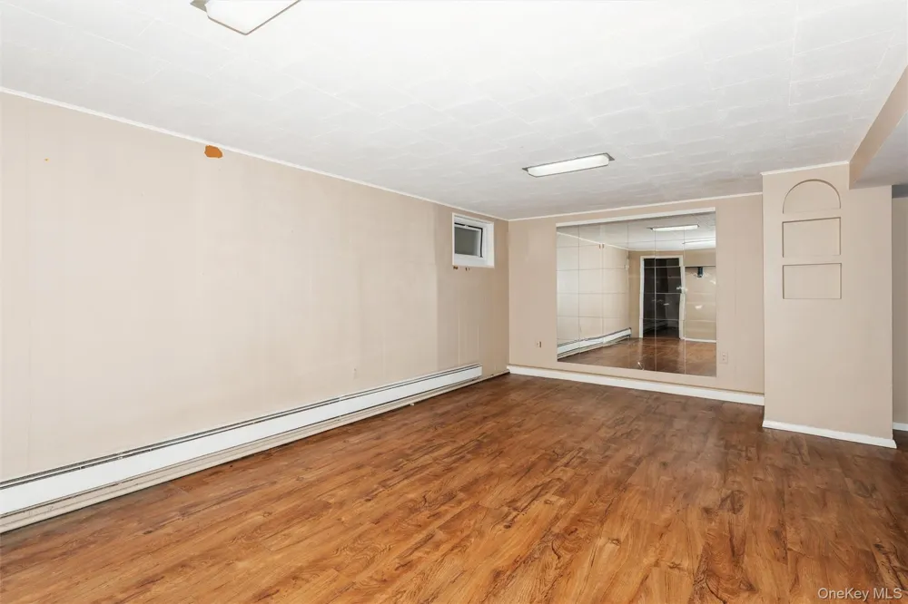 1493 New Hyde Park Drive New Hyde Park, NY 11040