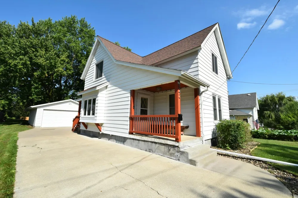342 2nd Avenue Zumbrota, MN 55992
