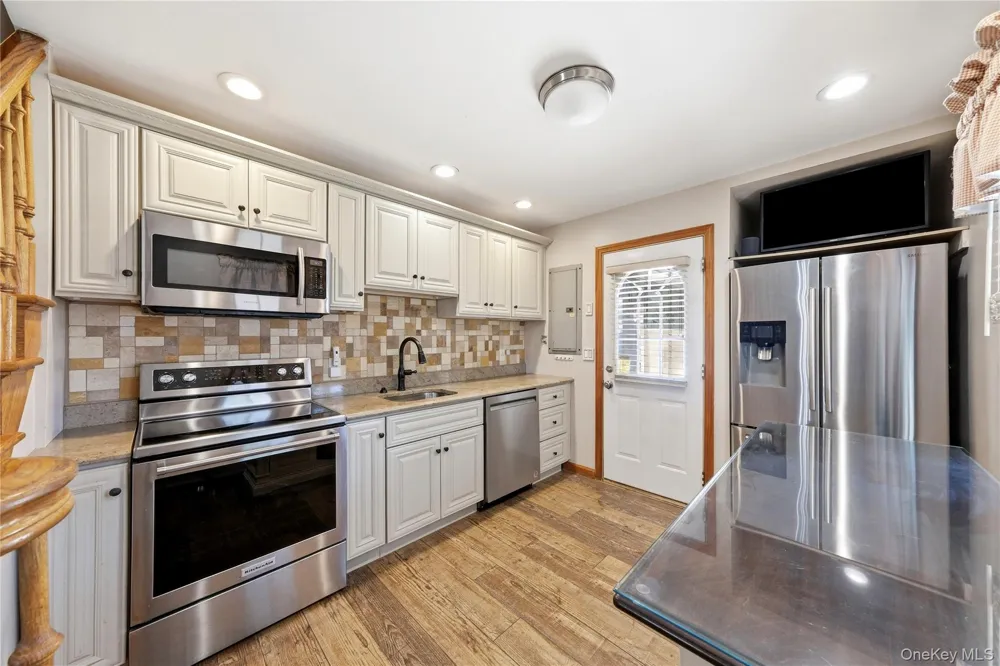 19 Tower Lane Levittown, NY 11756