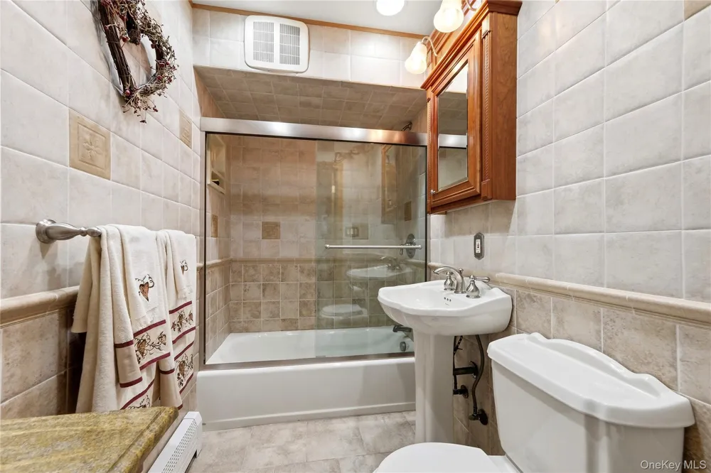 19 Tower Lane Levittown, NY 11756