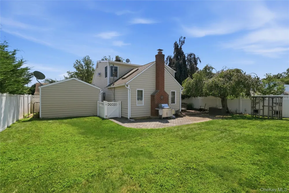19 Tower Lane Levittown, NY 11756