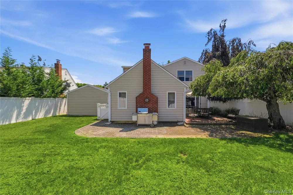 19 Tower Lane Levittown, NY 11756