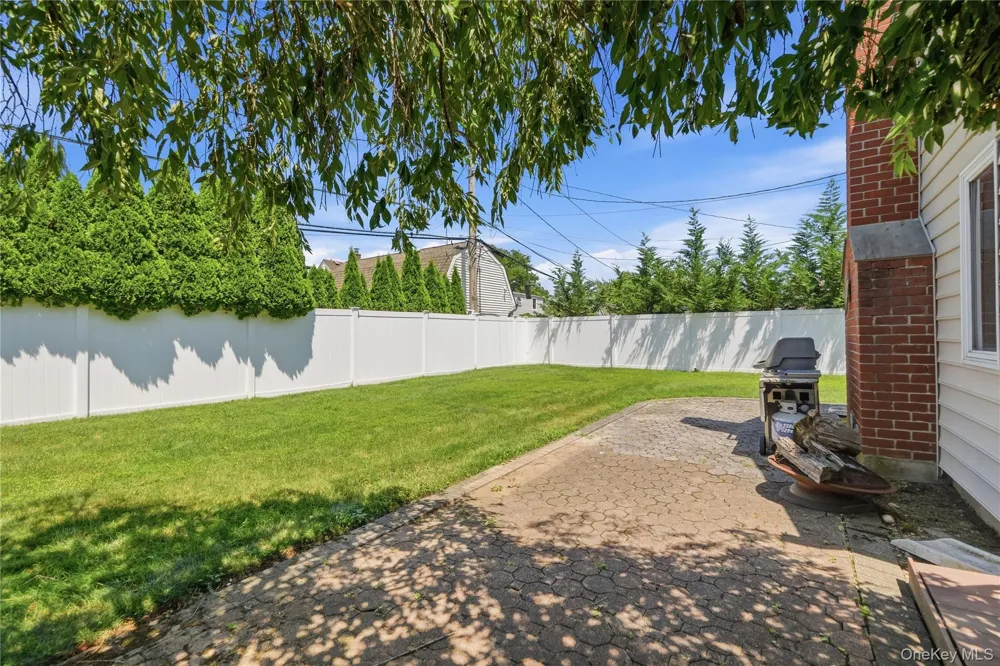 19 Tower Lane Levittown, NY 11756