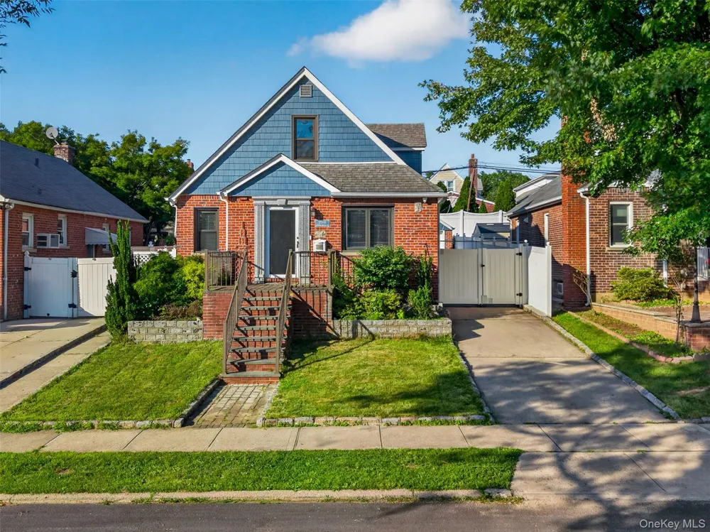 17019 Pidgeon Meadow Road Fresh Meadows, NY 11365