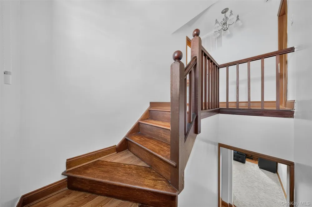 17019 Pidgeon Meadow Road Fresh Meadows, NY 11365