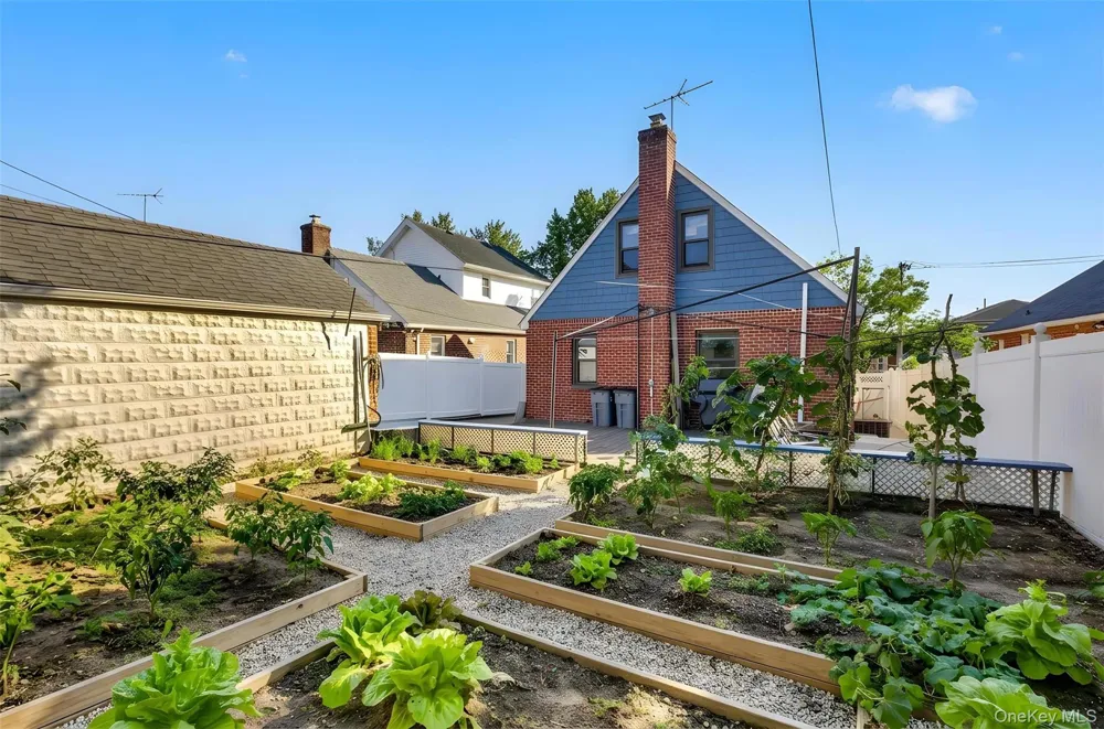 17019 Pidgeon Meadow Road Fresh Meadows, NY 11365
