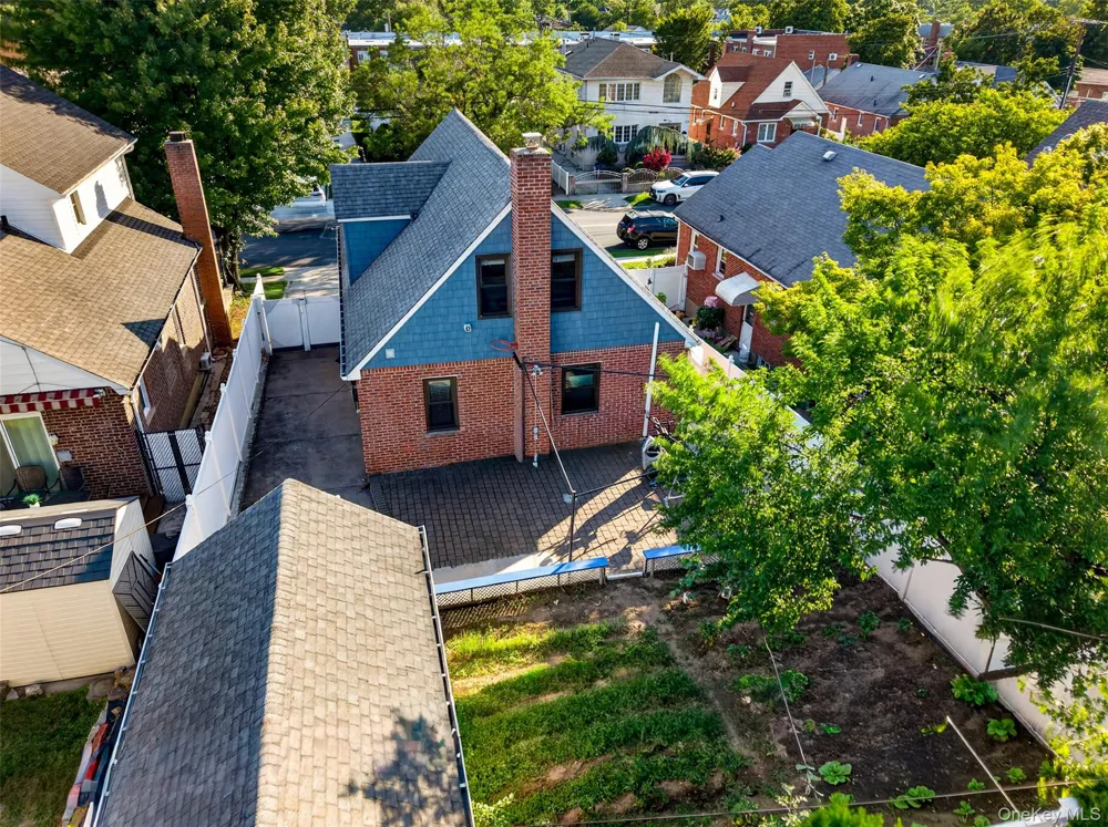 17019 Pidgeon Meadow Road Fresh Meadows, NY 11365