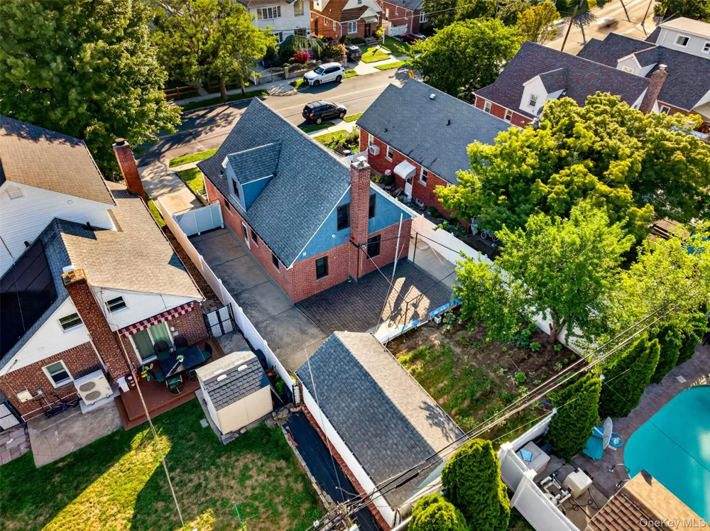 17019 Pidgeon Meadow Road Fresh Meadows, NY 11365