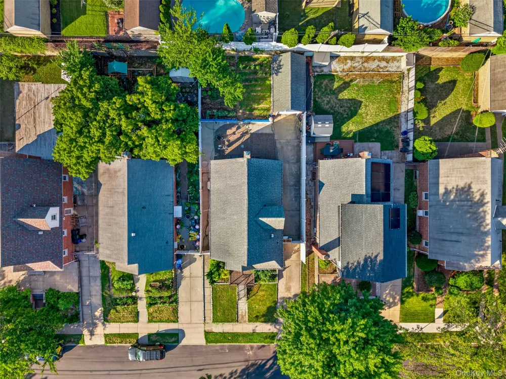 17019 Pidgeon Meadow Road Fresh Meadows, NY 11365