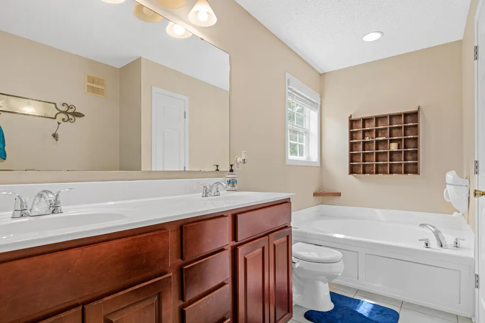 15587 Crab Apple Lane Eden Prairie, MN 55347