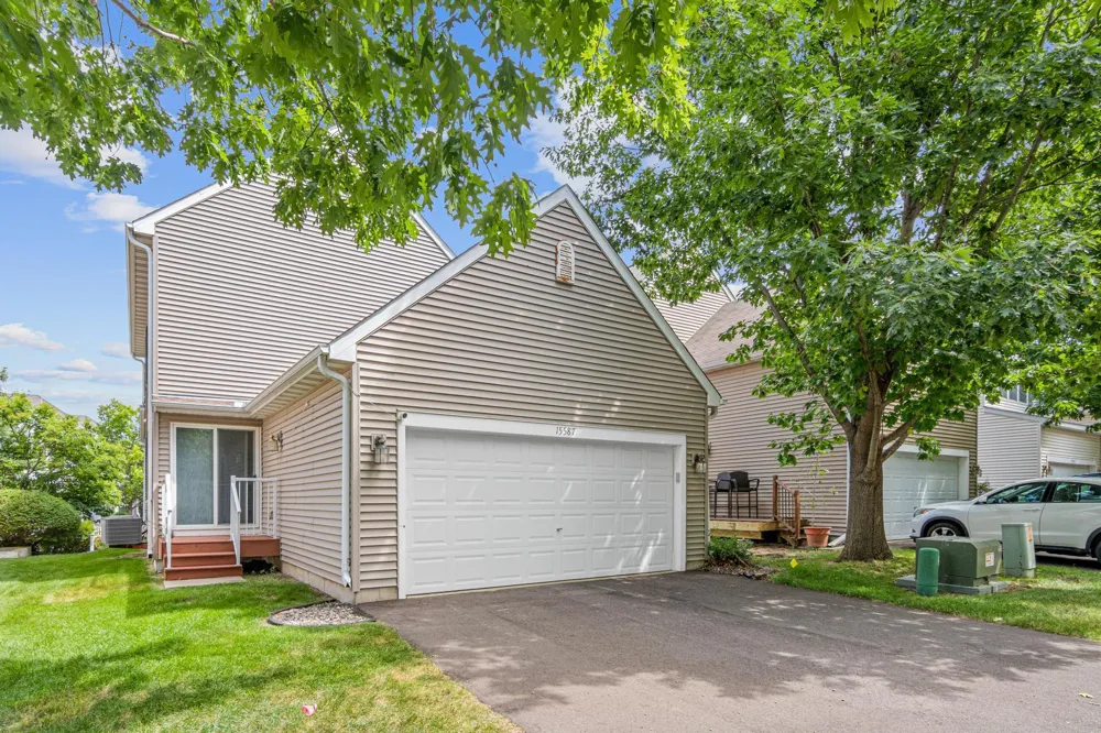 15587 Crab Apple Lane Eden Prairie, MN 55347