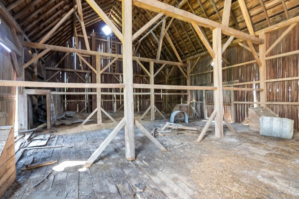 8315 Greenfield Road Loretto, MN 55357