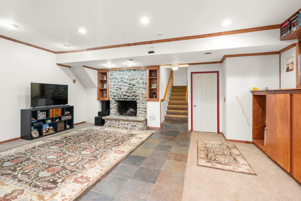 8315 Greenfield Road Loretto, MN 55357