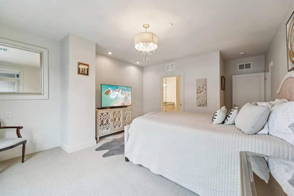 875 Lake Street #212 Wayzata, MN 55391
