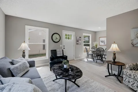 4980 Grenwich Trail