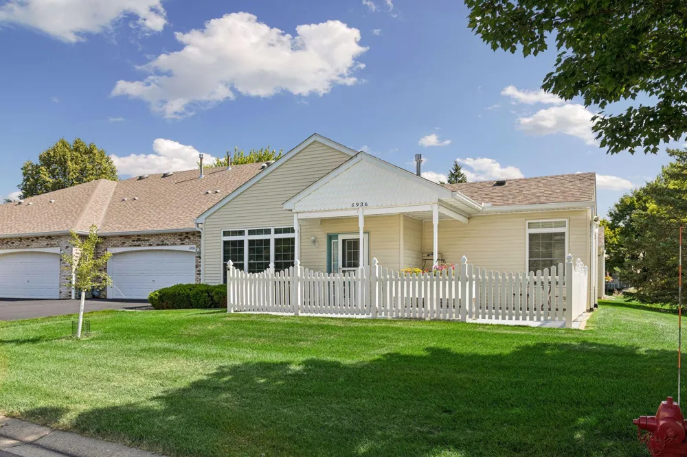 6936 Inverness Court #23 Inver Grove Heights, MN 55077