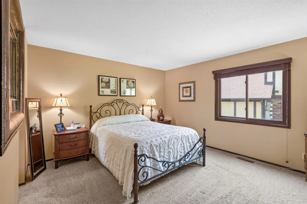 5217 Balmoral Lane Bloomington, MN 55437