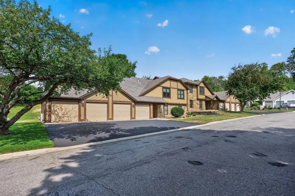 5217 Balmoral Lane Bloomington, MN 55437