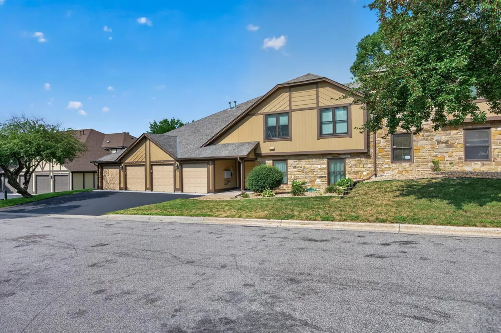 5217 Balmoral Lane Bloomington, MN 55437