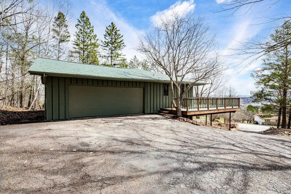 2207 Heather Avenue Duluth, MN 55803