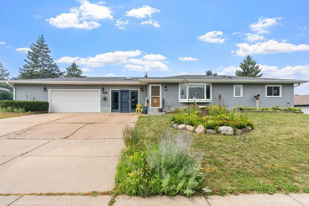 6841 Carmen Avenue Inver Grove Heights, MN 55076