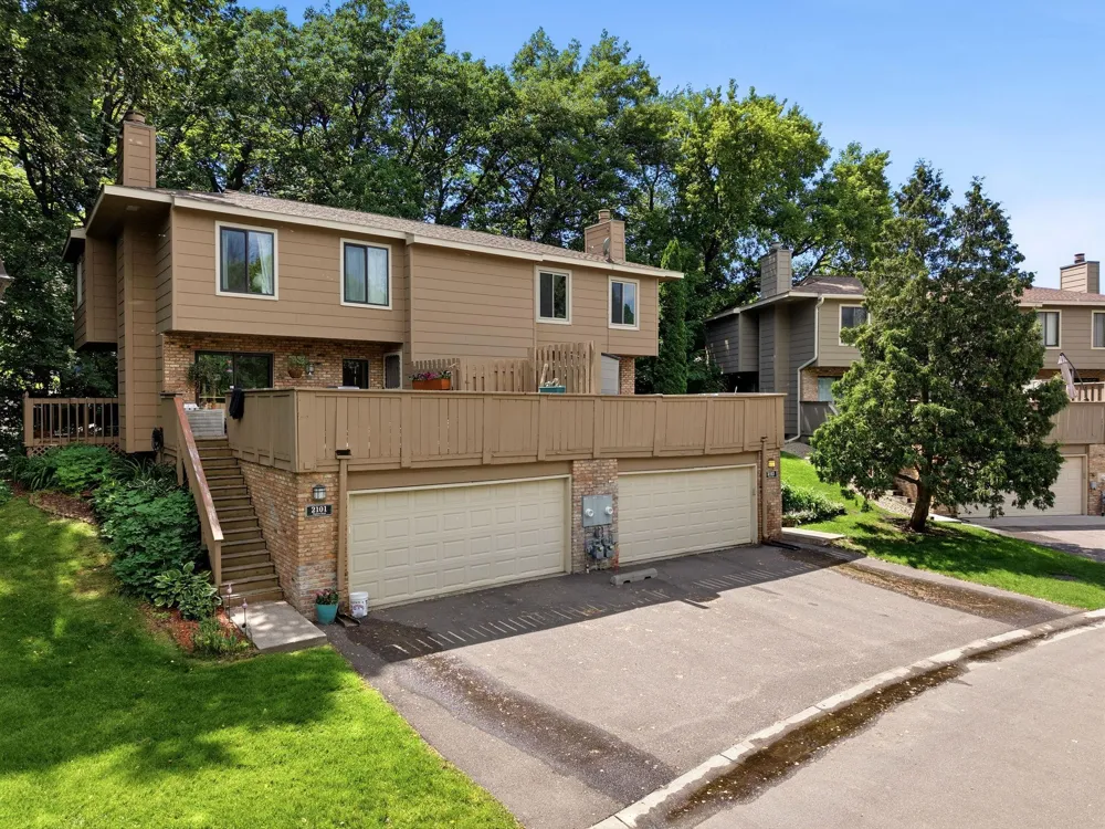2103 Marquis Road Golden Valley, MN 55427
