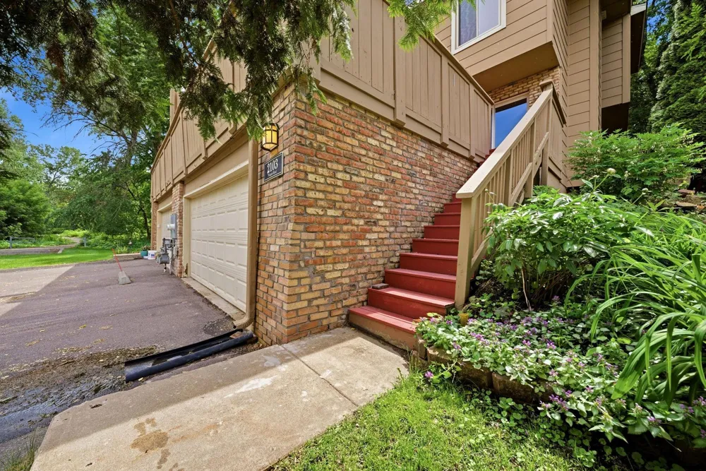 2103 Marquis Road Golden Valley, MN 55427