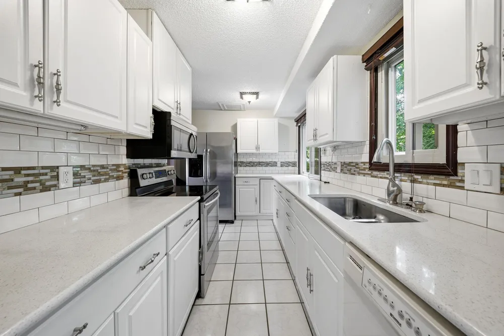 2103 Marquis Road Golden Valley, MN 55427