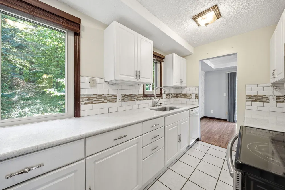 2103 Marquis Road Golden Valley, MN 55427