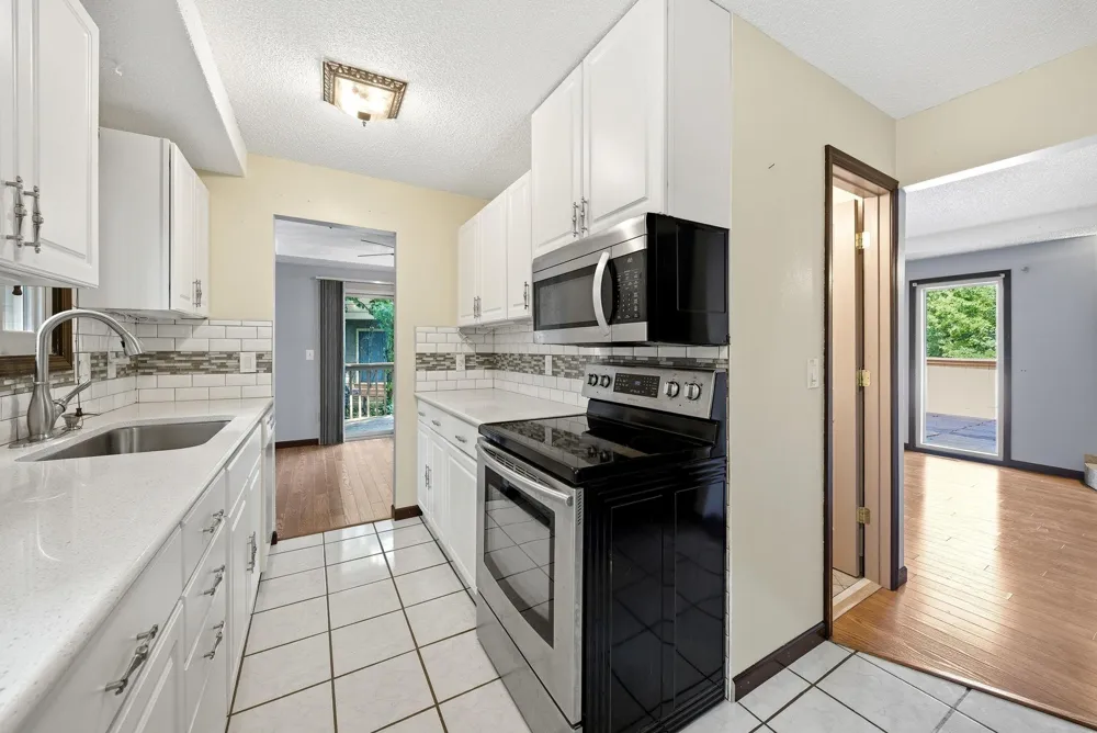 2103 Marquis Road Golden Valley, MN 55427