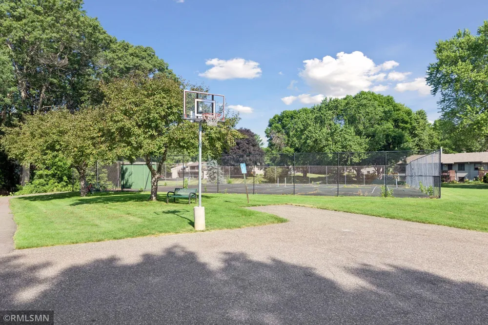 4384 Arden View Court Arden Hills, MN 55112