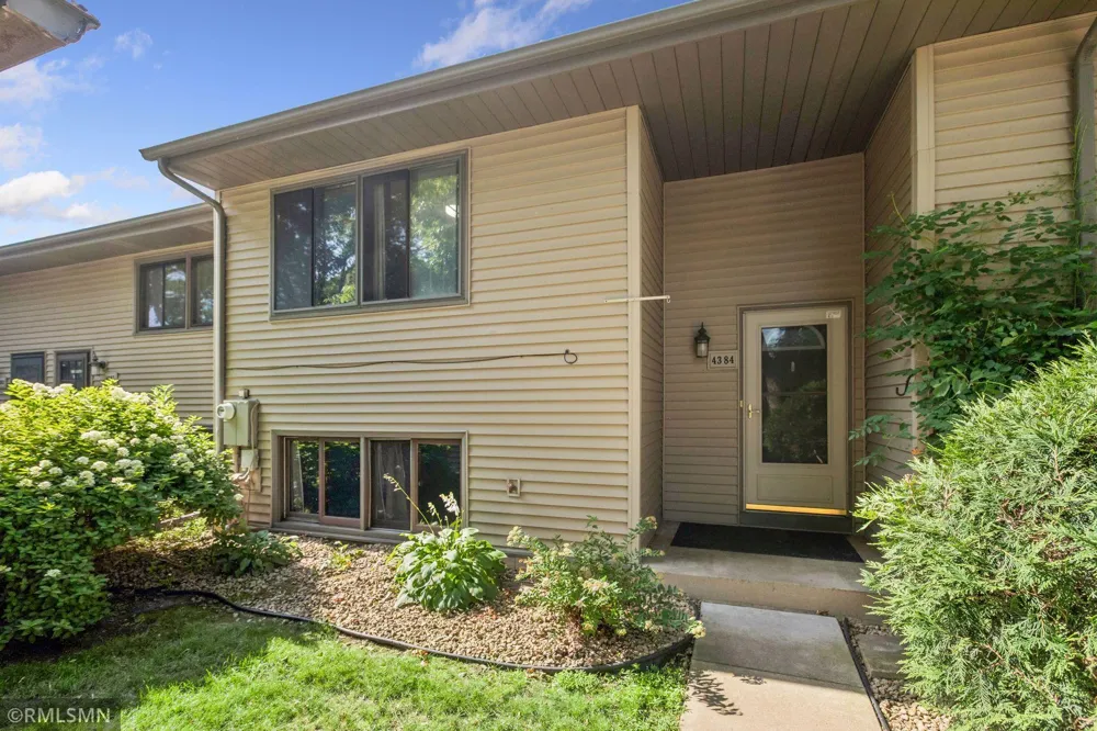 4384 Arden View Court Arden Hills, MN 55112
