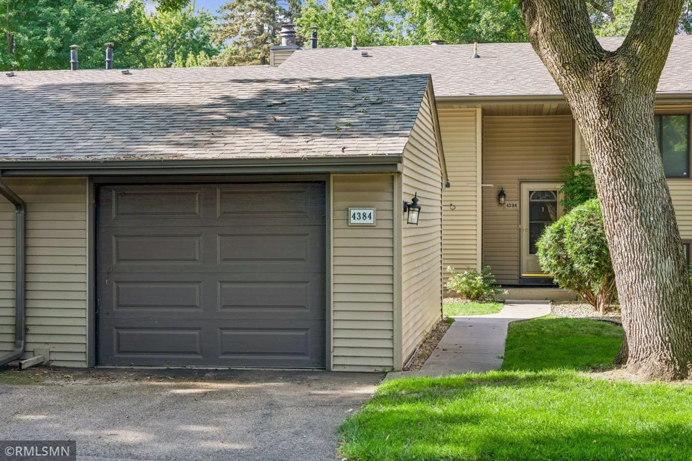 4384 Arden View Court Arden Hills, MN 55112