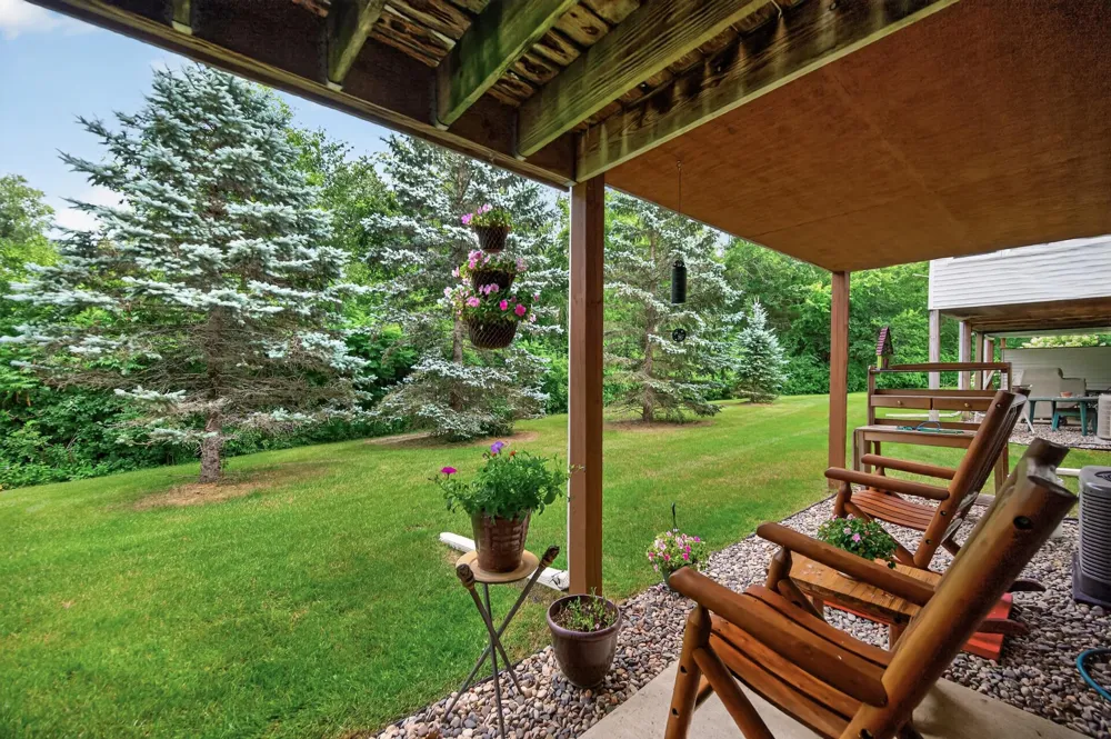 8992 Quail Court Saint Bonifacius, MN 55375