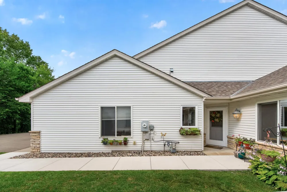 8992 Quail Court Saint Bonifacius, MN 55375