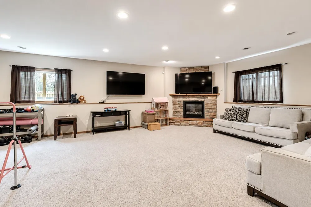 109 Cougar Drive Mankato, MN 56001