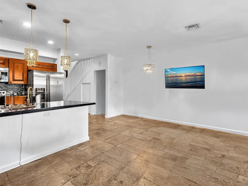 21 SE 3rd Ave Hallandale Beach, FL 33009