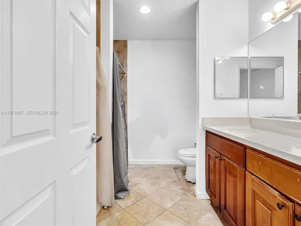 21 SE 3rd Ave Hallandale Beach, FL 33009