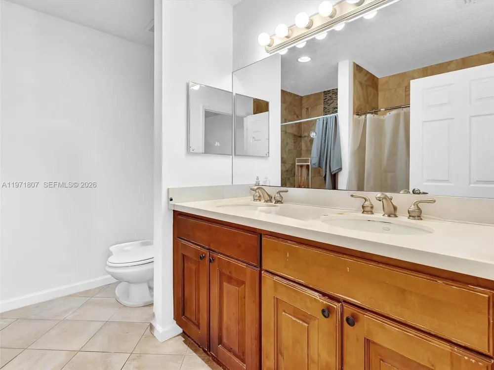 21 SE 3rd Ave Hallandale Beach, FL 33009