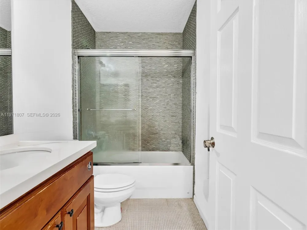 21 SE 3rd Ave Hallandale Beach, FL 33009