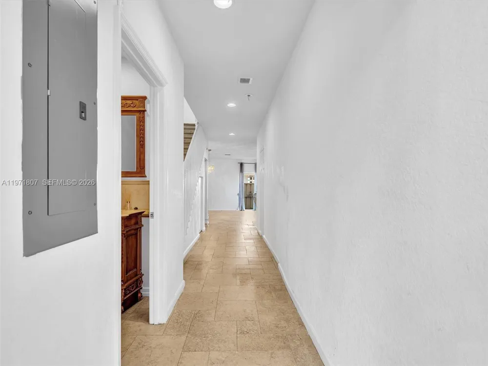 21 SE 3rd Ave Hallandale Beach, FL 33009