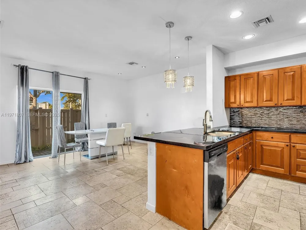 21 SE 3rd Ave Hallandale Beach, FL 33009