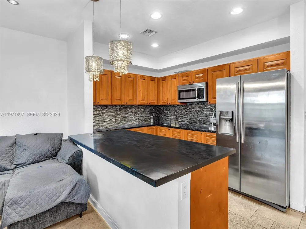 21 SE 3rd Ave Hallandale Beach, FL 33009