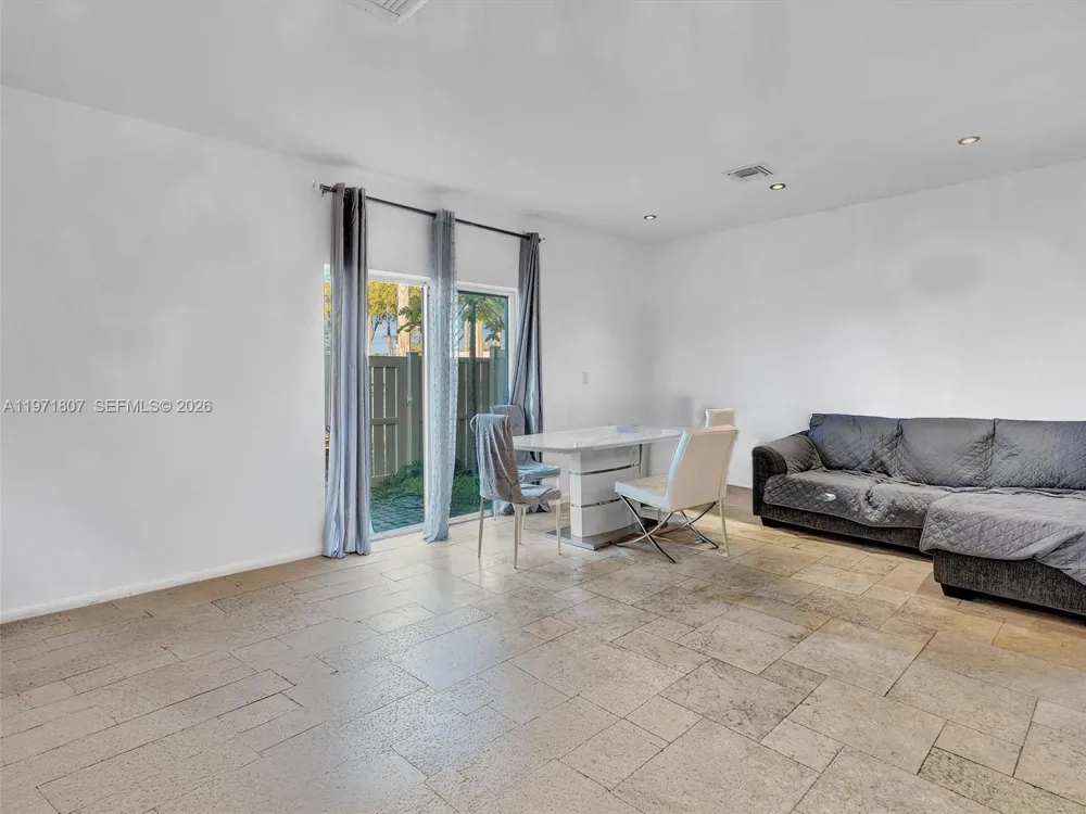 21 SE 3rd Ave Hallandale Beach, FL 33009