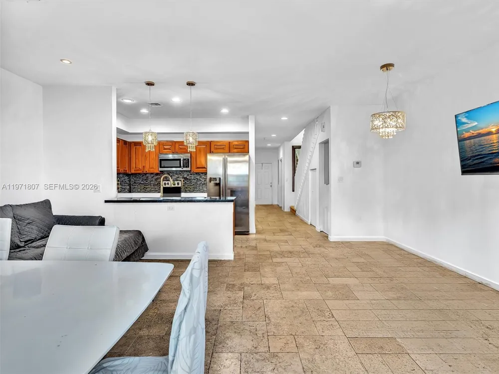 21 SE 3rd Ave Hallandale Beach, FL 33009