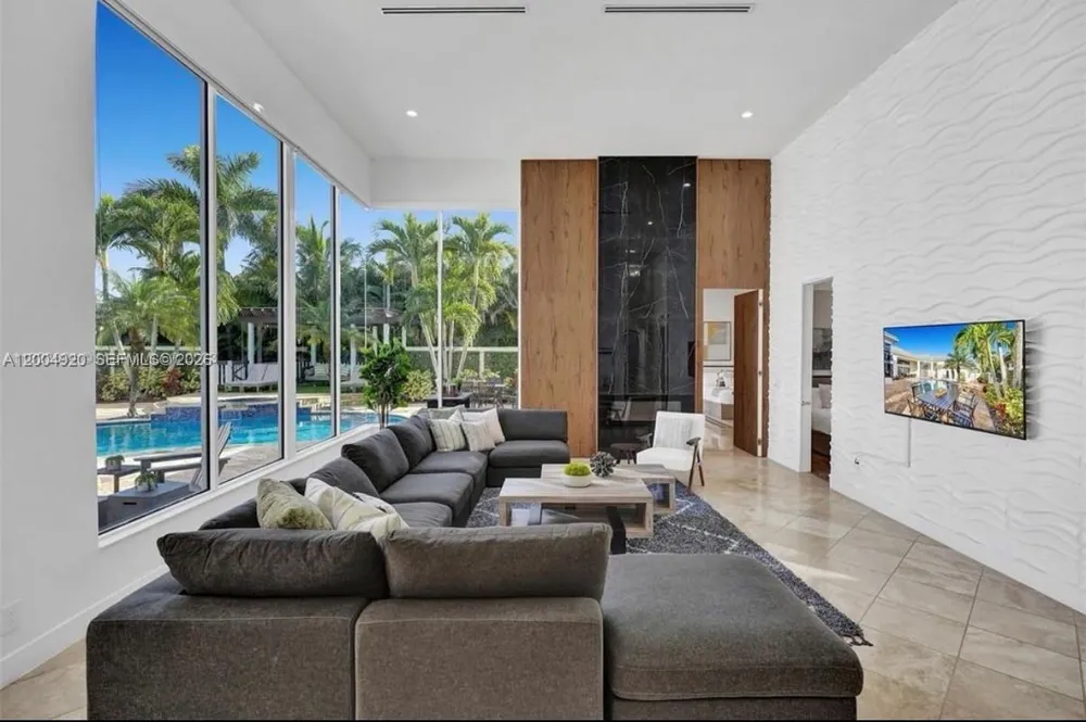 11400 NW 7th St Plantation, FL 33325
