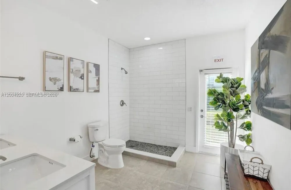 11400 NW 7th St Plantation, FL 33325