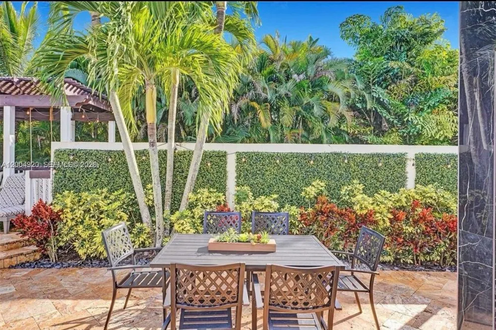 11400 NW 7th St Plantation, FL 33325