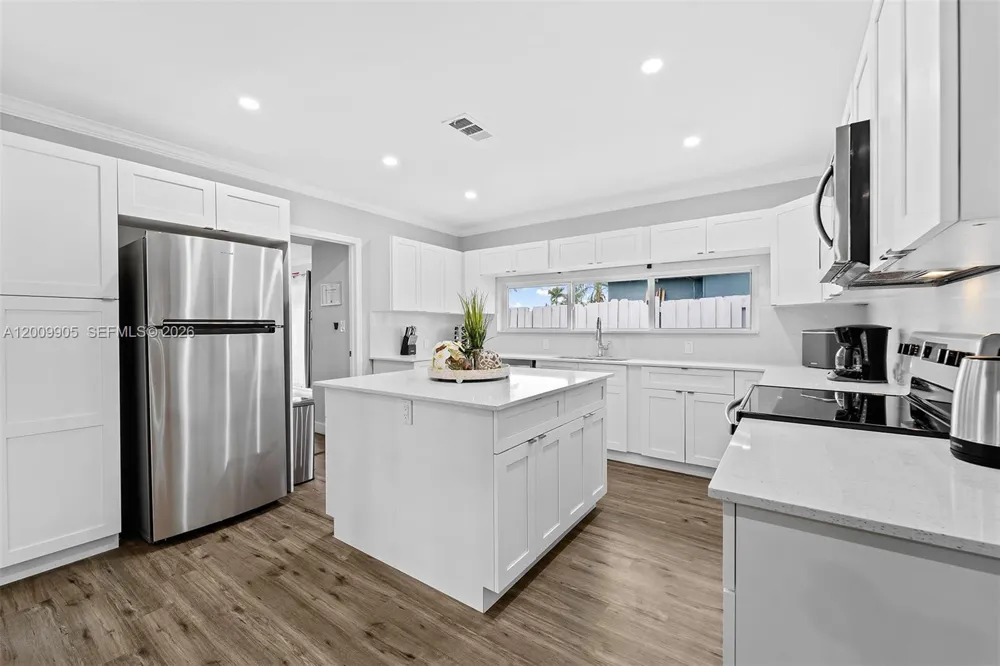 2005 NW 37th St Oakland Park, FL 33309